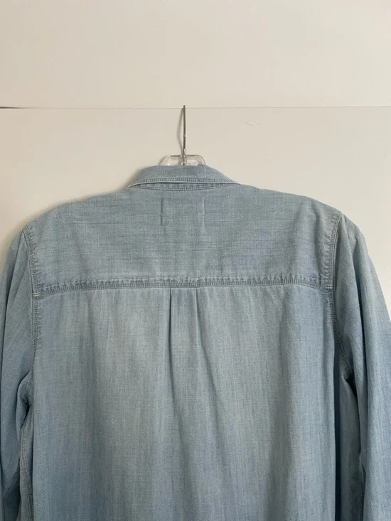 Madewell Classic Light Chambray Button Down Shirt in Medium - Picture 10 of 15